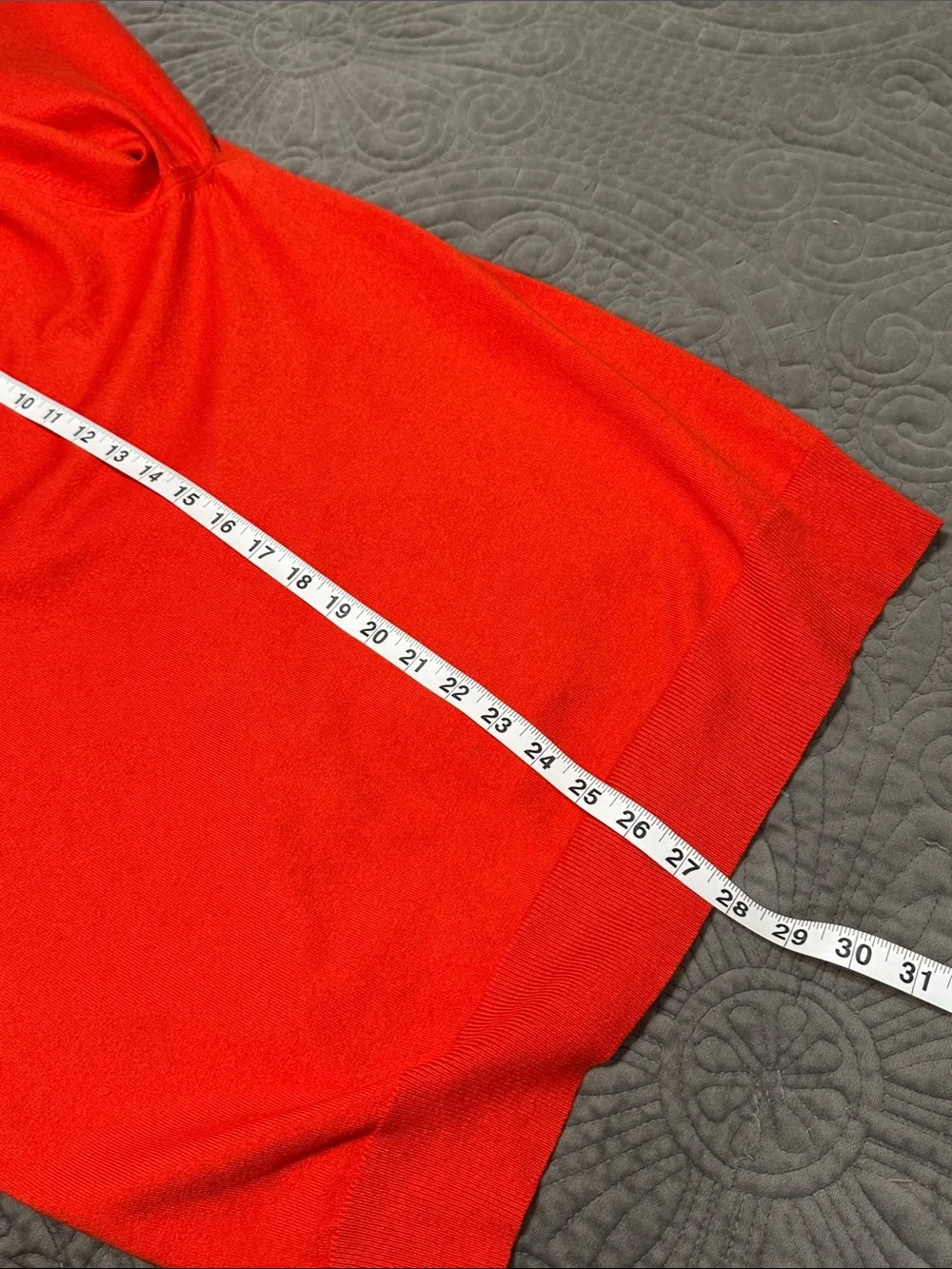 Banana Republic Men's V-Neck Sweater in Bright Red/orange. Size Medium